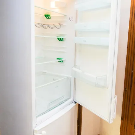 The Square - Old Flat With 2 Bedrooms, 1st Fl Apartment