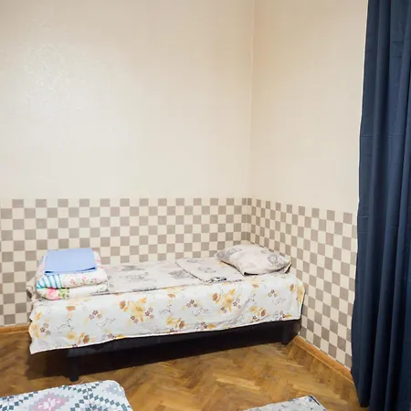 The Square - Old Flat With 2 Bedrooms, 1st Fl Daire