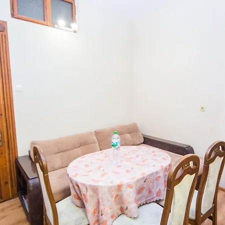 Apartment The Square - 2 Bedrooms Retro Flat With Great Location, 1st Fl *