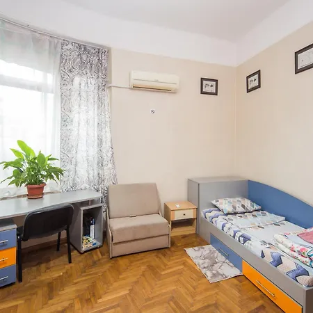 The Square - Old Flat With 2 Bedrooms, 1st Fl Daire Burgaz