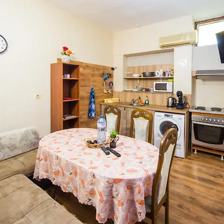 двустаен славейков 33 Apartment