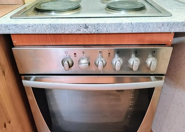 Apartament The Square - Old Flat With 2 Bedrooms, 1st Fl