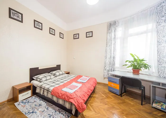 Apartament The Square - Old Flat With 2 Bedrooms, 1st Fl